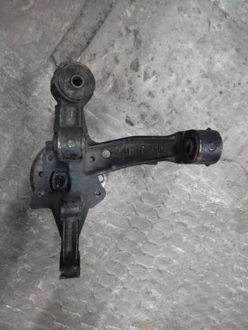 Цапфа поворотна ліва 4230548010 TOYOTA