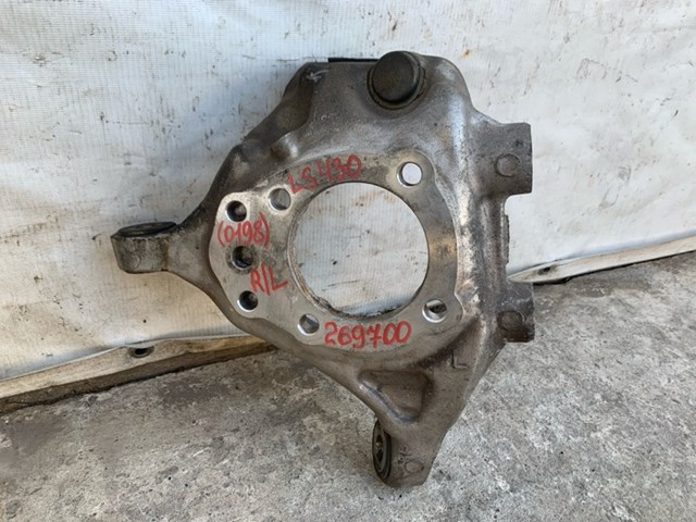 Кулак поворотний лівий 4230550090 TOYOTA