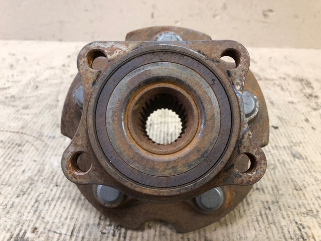 Маточини задніх коліс 424100R010 TOYOTA