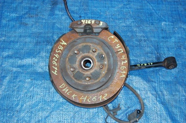 Маточина заднього колеса 4241030020 TOYOTA