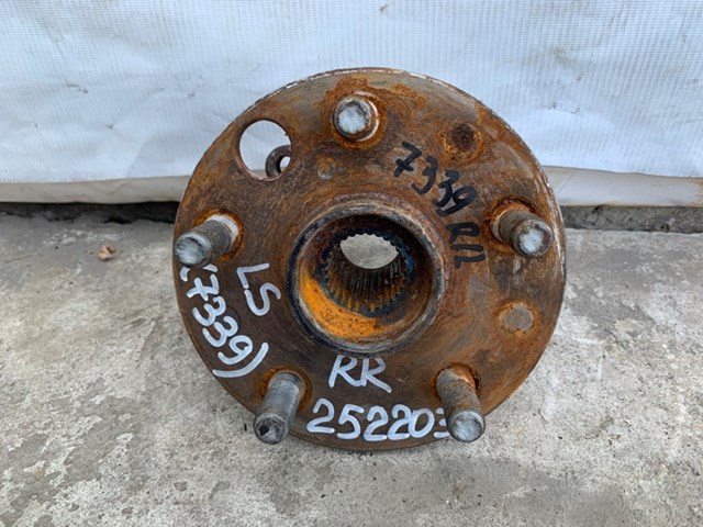 Маточина заднього колеса 4241050042 TOYOTA