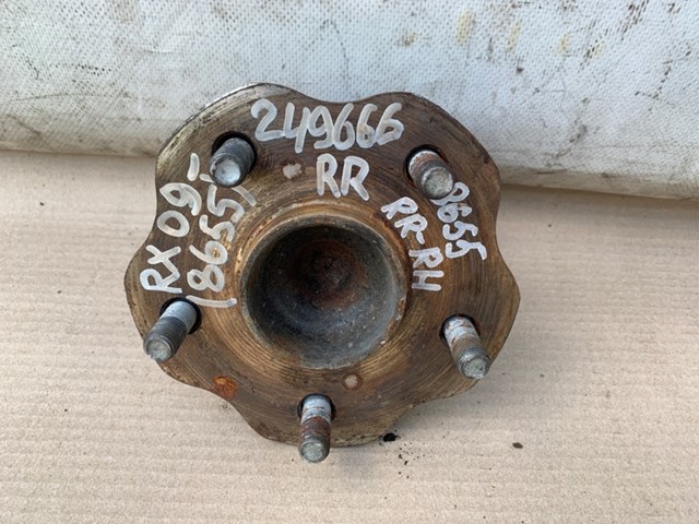 Маточина задня 424500E020 TOYOTA