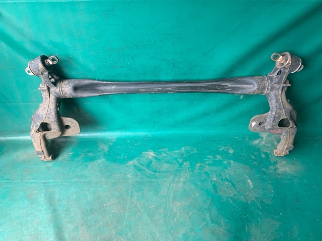 Балка задньої підвіски, підрамник 42564441 GM