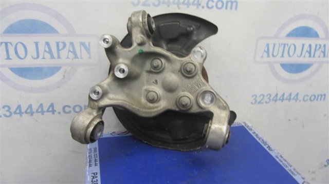 Кулак поворотний правий 430185DA0A NISSAN