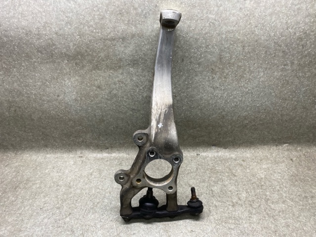 Цапфа поворотна права 4320130021 TOYOTA