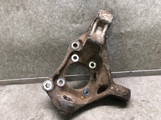 Цапфа поворотного кулака 4320147010 TOYOTA