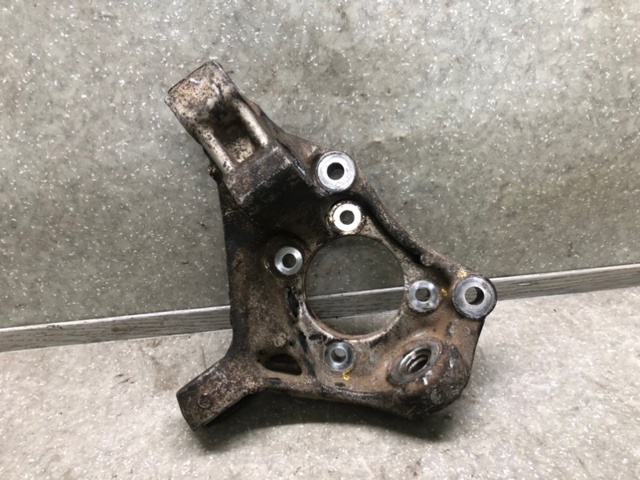 Цапфа передня ліва 4320247010 TOYOTA