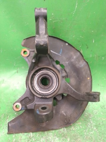 Кулак поворотний передній правий 4321106110 TOYOTA