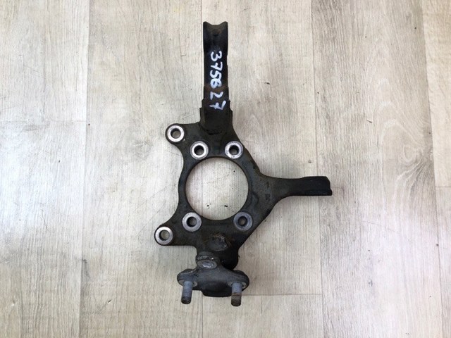 Цапфа передні праві 4321112460 TOYOTA
