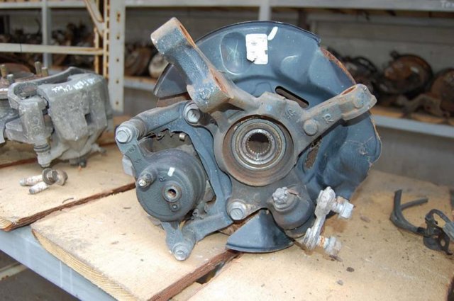 Цапфа передні праві 4321119015 TOYOTA
