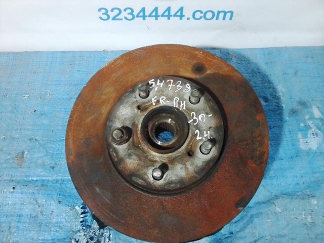Кулак поворотний передній правий 4321139045 TOYOTA