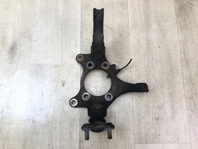 Вісь передня і поворотні кулаки 4321142080 TOYOTA