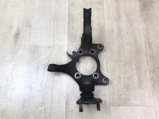 Цапфа поворотного кулака 4321242080 TOYOTA