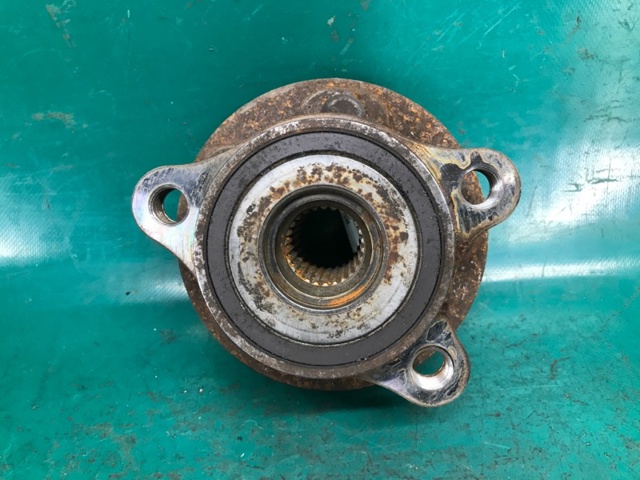 Маточина переднього колеса 4355047020 TOYOTA