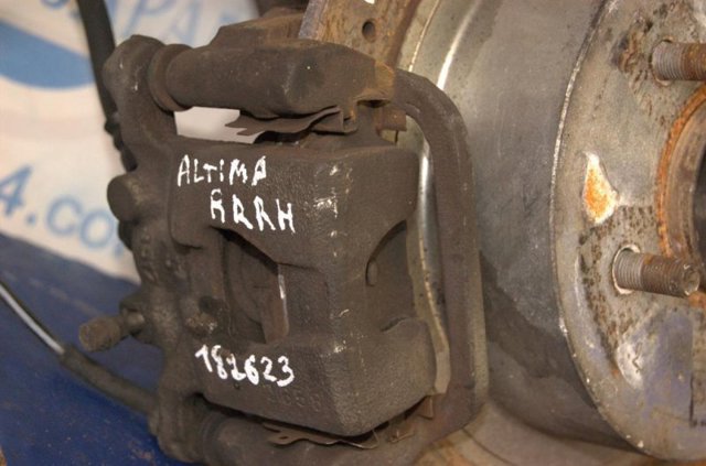 Супорт гальмівний задній правий 44001JA01A NISSAN