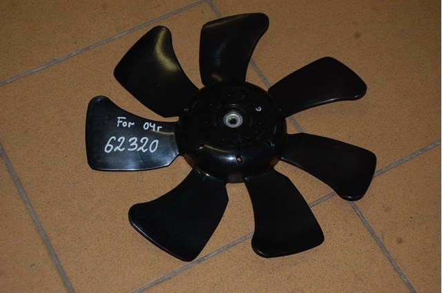 Вентилятор радіатора кондиціонера правий 45121KE001