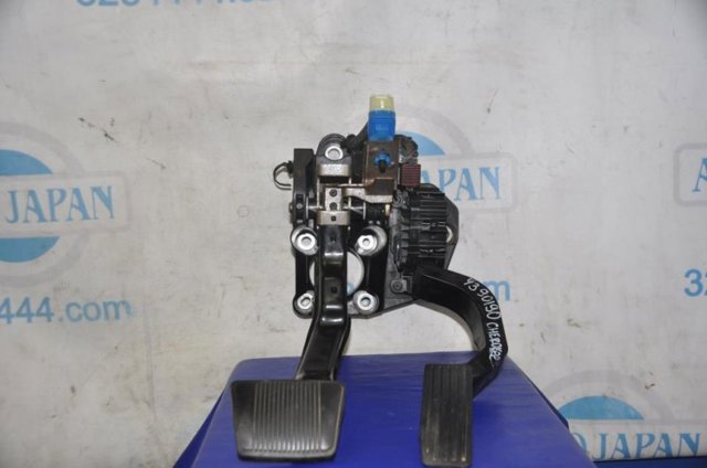 Підаль газу 4581652AC CHRYSLER