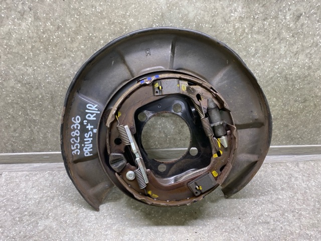 Диск опорний, заднього гальм. барабана, правий 4650347030 TOYOTA