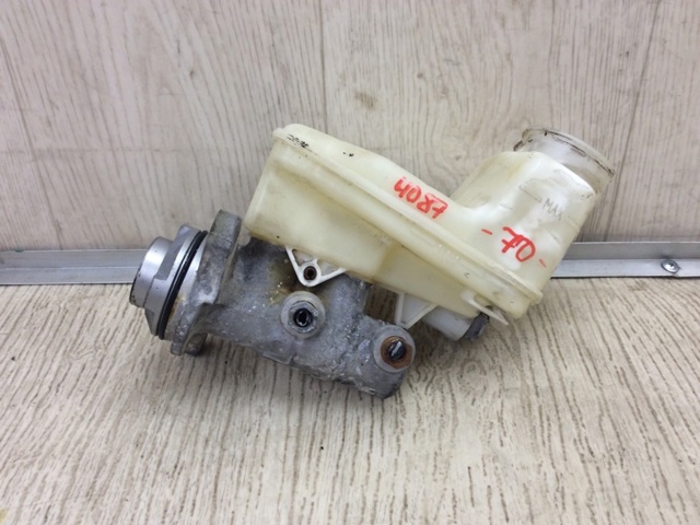 Бачок головного гальмівного циліндру 4722006260 TOYOTA