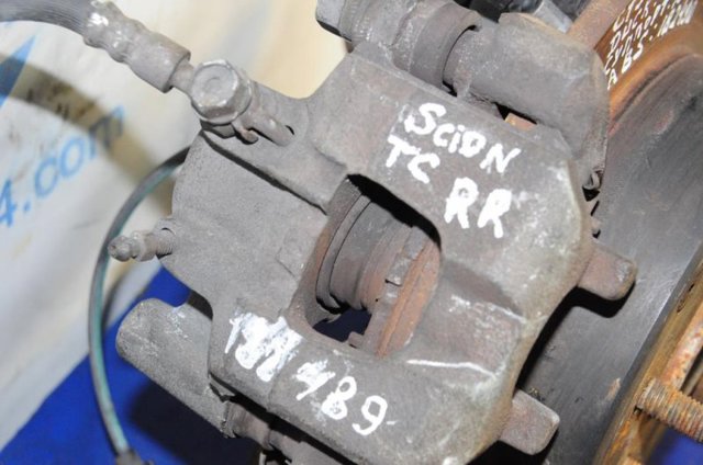 Супорт гальмівний задній правий 4773021030 TOYOTA