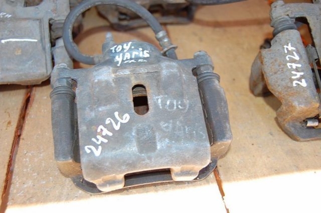 Супорт гальмівний, передній, правий 4773052020 TOYOTA