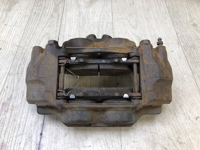 Супорт гальмівний, передній, правий 4773060300 TOYOTA