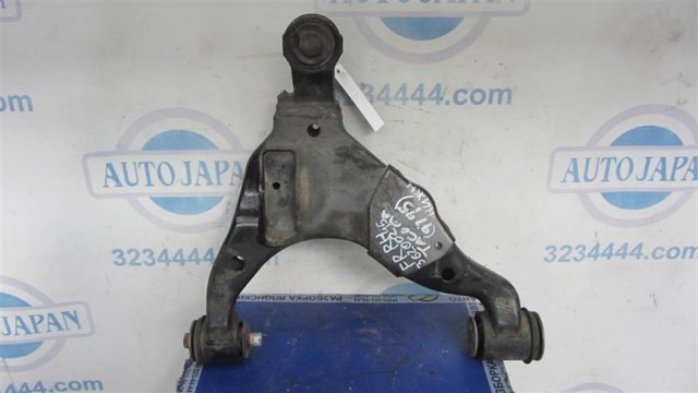 Правий важіль передній нижній підвіски 4806804040 TOYOTA