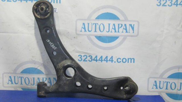 Правий важіль передній нижній підвіски 4806805070 TOYOTA