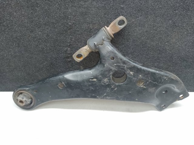 Правий важіль передній нижній підвіски 4806848041 TOYOTA