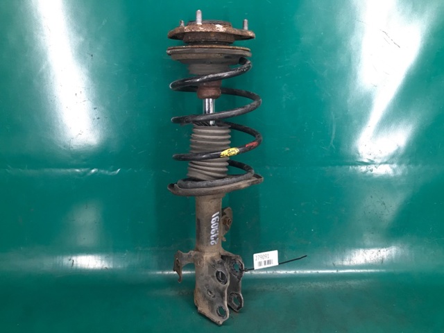 Стійка передня права 4851047090 TOYOTA