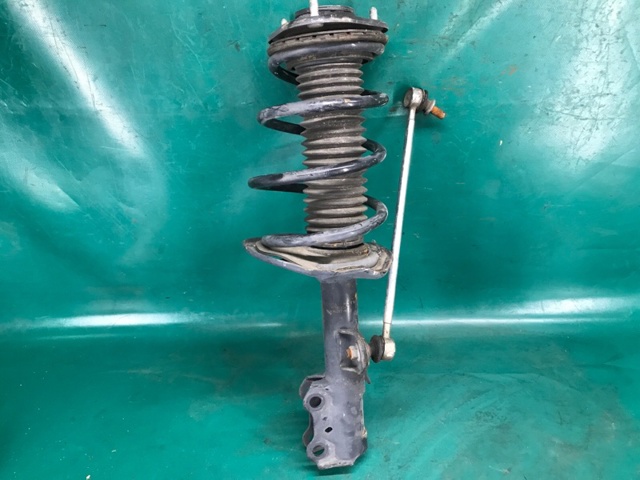 Амортизатор передньої підвіски 4851079455 TOYOTA