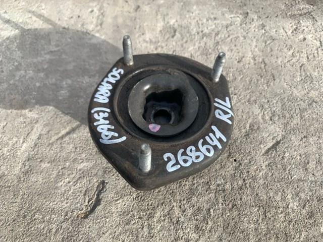 Подушка амортизатора заднього, лівого 4876006061 TOYOTA