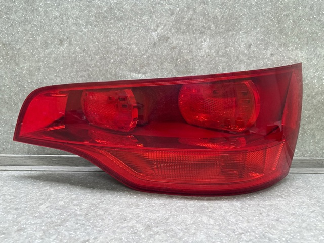 Задні ліхтарі 4L0945094A VAG
