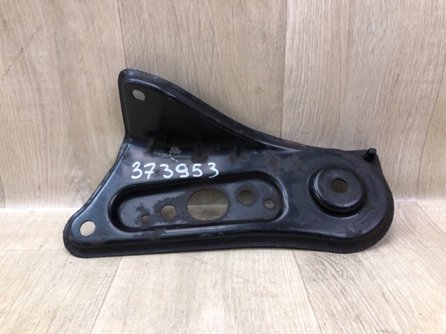 Кронштейн передньої балки 5103533030 TOYOTA