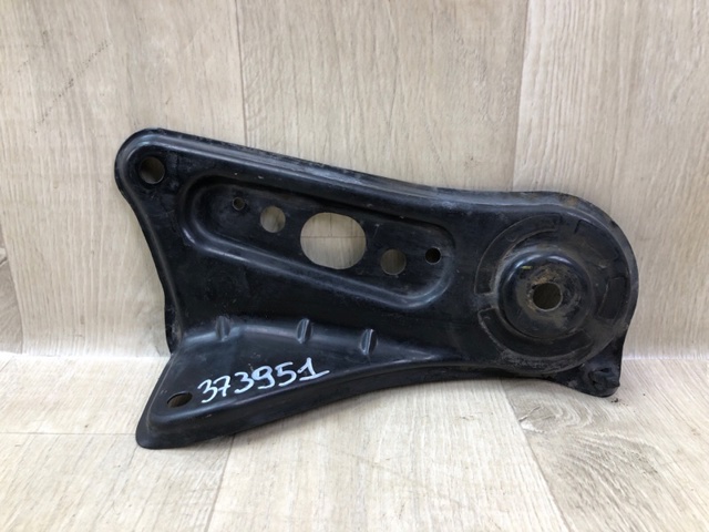 Кронштейн передньої балки 5103633030 TOYOTA
