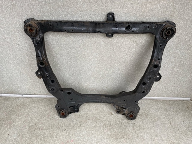 Передня балка Toyota Camry 7