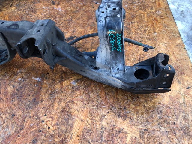 Передня балка 5110050030 TOYOTA