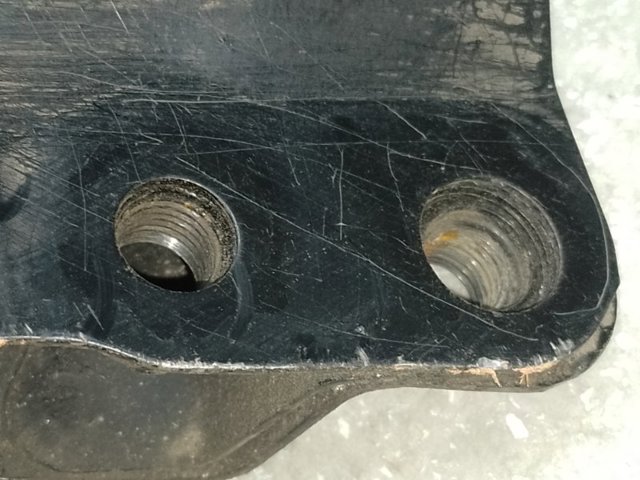 Кронштейн підсилювача переднього бампера 5110742010 TOYOTA