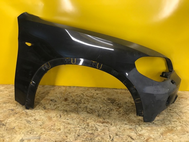 Переднє праве крило 51127157980 BMW