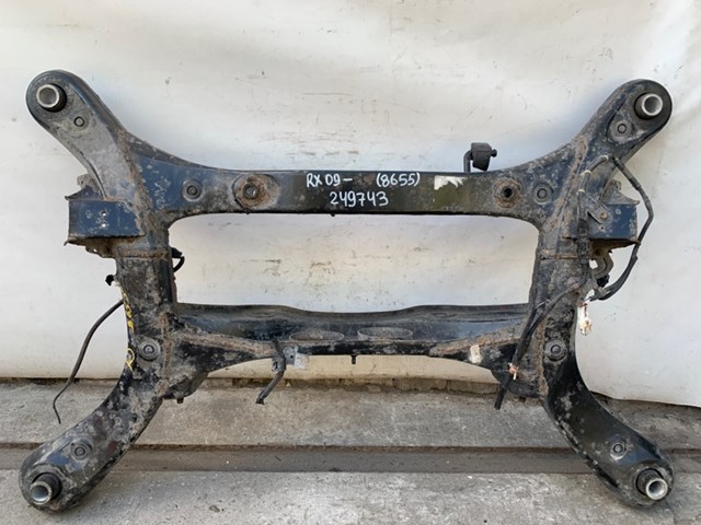 Балка задньої підвіски поперечна 512060E040 TOYOTA
