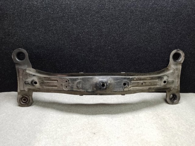 Балка задньої підвіски поперечна 5120633020 TOYOTA