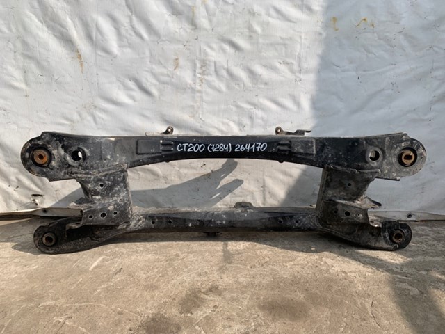 Підрамник задній 5120675020 TOYOTA
