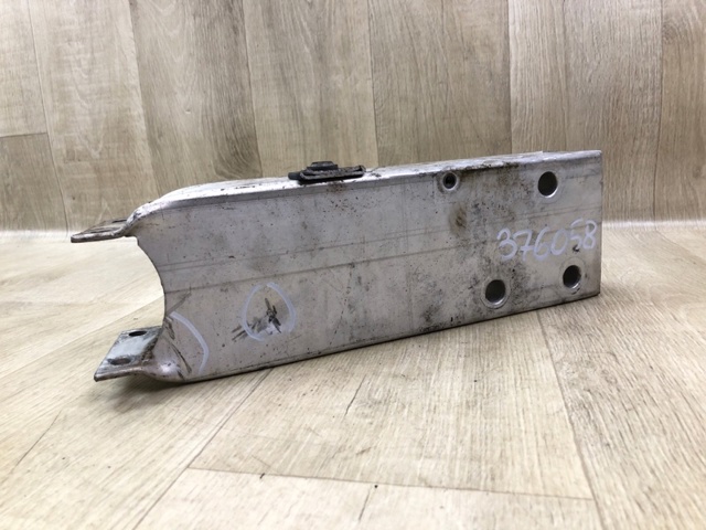 Кронштейн підсилювача переднього бампера 51647274660 BMW