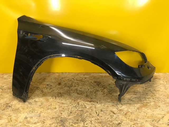 Переднє праве крило 51657052424 BMW