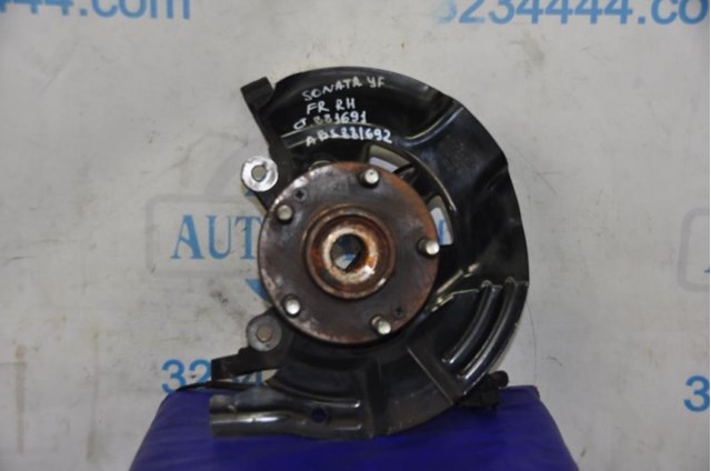 Кулак поворотний передній правий 517163R010 HYUNDAI