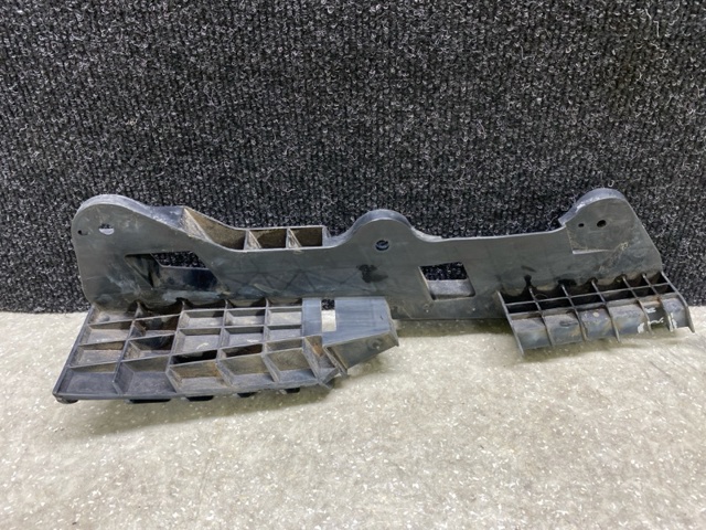 Праве кріплення переднього бампера 5211533090 TOYOTA