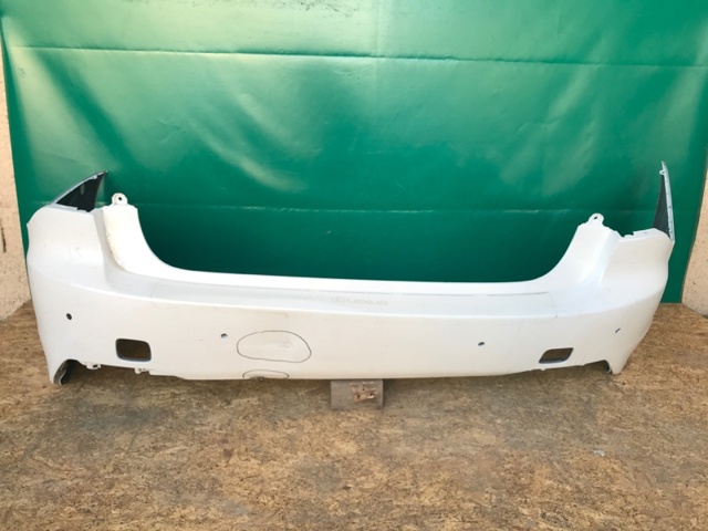Бампер задній 5215950938 TOYOTA