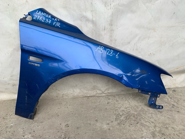Переднє праве крило 5220C528 MITSUBISHI