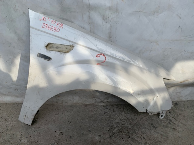 Переднє праве крило 5220C672 MITSUBISHI