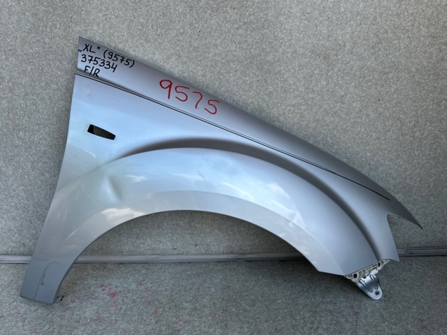 Переднє праве крило 5220F112 MITSUBISHI